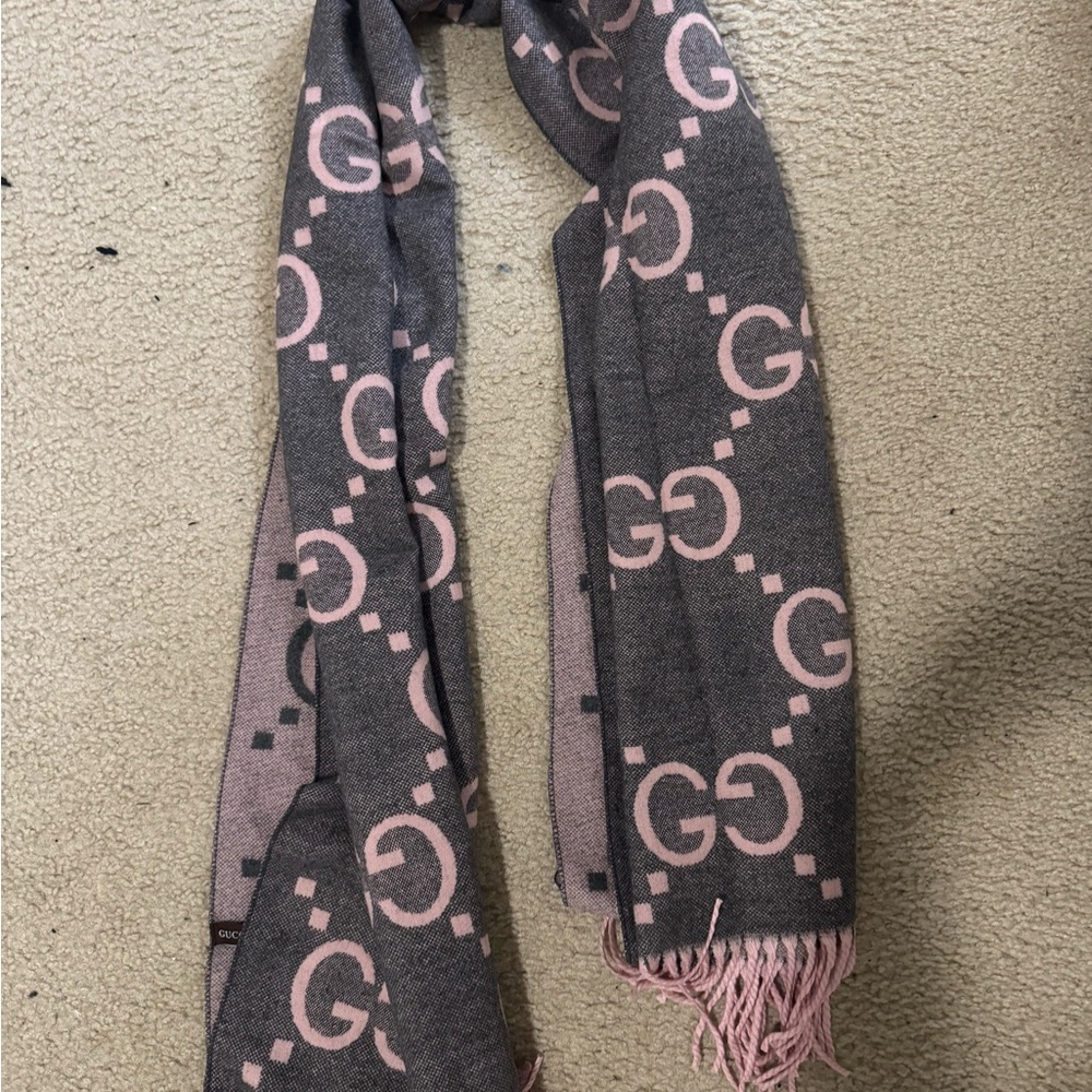 Gucci Gray and Pink Scarf - Picture 4 of 4